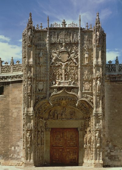 エントランスファサード（国立宗教彫刻博物館）は1488〜96年に建てられました 作： Gil de Siloe
