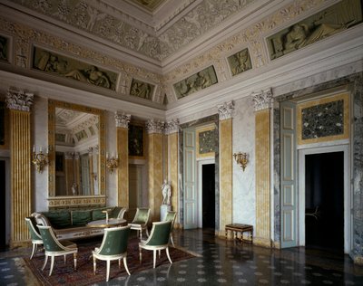 家具と装飾が施された中央ホール、Villa Melzi d