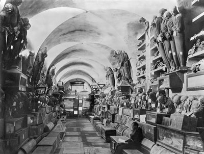 イタリア、パレルモのカタコンベのミイラ 作： Giorgio Sommer