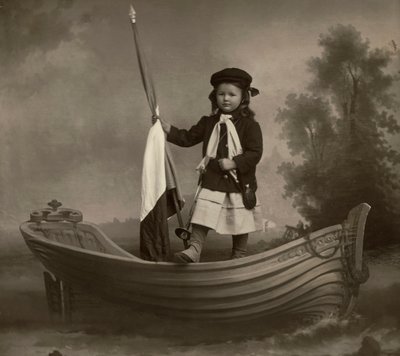 国旗を持ったリディア・マストラッキオの肖像 作： Phillipe de Marlier