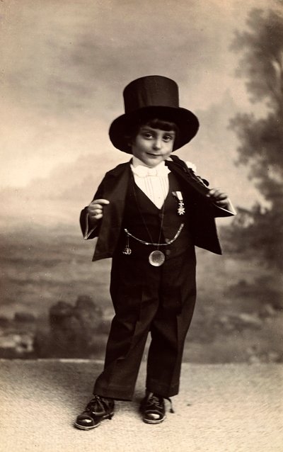 衣装を着た子供の肖像 作： Phillipe de Marlier