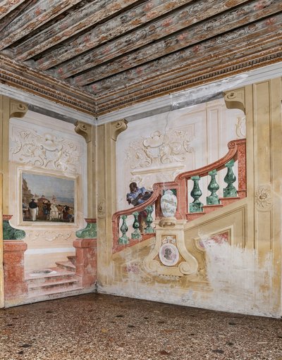 ゲスト・ロッジング、カーニバル・シーンの部屋：「偽階段のムーアのしもべ」 作： Giovanni Battista Tiepolo