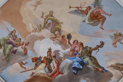 枢機卿の美徳の中に立つ名声によって発表された栄光の勝利 作： Giovanni Battista Tiepolo
