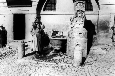 噴水の女性たち 作： Giovanni Battista Simone Unterveger