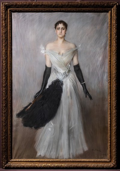手袋と扇子を持つ白衣の女性のポートレート 作： Giovanni Boldini
