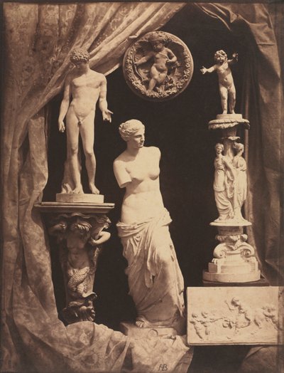 彫像とドレープのある静物 作： Giovanni Domenico Tiepolo