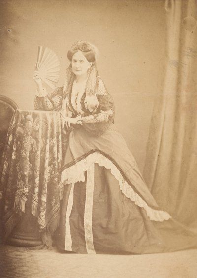 [ファンを保持しているテーブルのラ コンテス]、1860 年代。 作： Giovanni Morotti
