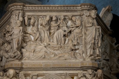 サンタンドレア教会の説教壇にあるマギの礼拝。 c.1298-1301（大理石） 作： Giovanni Pisano