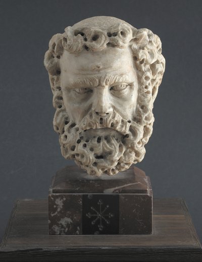 あごひげを生やした男の頭 作： Giovanni Pisano