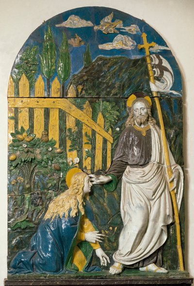 Noli me tangere イエス・キリストは、赤い十字架が打たれた白い旗（スタンダード）を持ち、彼のアウレオールには十字架が描かれています。ジョヴァンニ・デッラ・ロッビア（1469-1529）の陶製レリーフ・ストッキング フィレンツェ、バルジェッロ美術館 作： Giovanni della Robbia