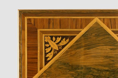 花のタルシアが描かれたテーブルの天板のディテール（木材 作： Giuseppe Maggiolini