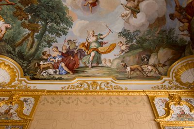 ドメニコ・ヴァレリアーニとジュゼッペ・ヴァレリアーニによるディアナの神話の表現、寝室のアーチ型天井、王の居室、狩猟住居、フィリッポ・フヴァラ（1678年～1736年）によるフレスコ画、イタリア、ピエモンテ州ストゥピニージ市 作： Giuseppe and Valeriani Domenico Valeriani