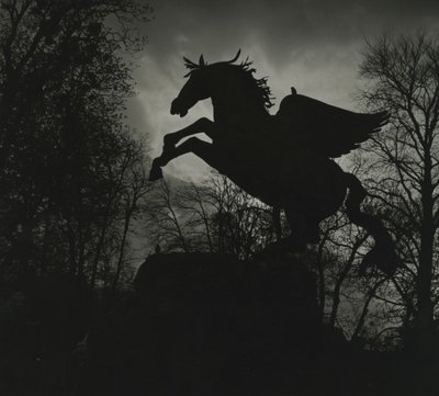 ミラベル庭園のペガサス像 作： Godfrey Macdominic