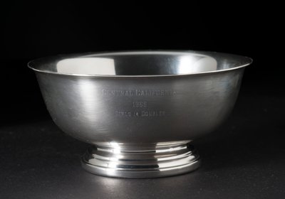 サリー・ライドに贈られたシルバーボウルテニストロフィー、1965年。 作： Gorham Manufacturing Company