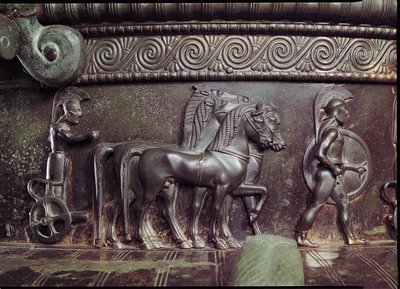QuadrigaとHoplite、Vix Kraterブロンズの首の周りのフリーズの詳細 作： Greek