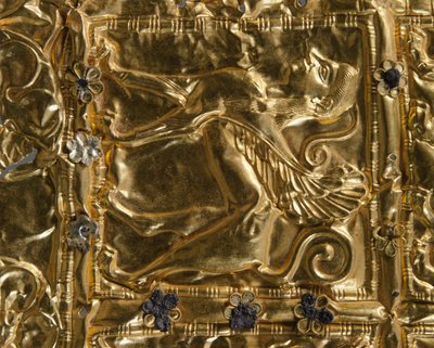 デルファイ（金）のエンボス加工を施したフォイルのディテール 作： Greek