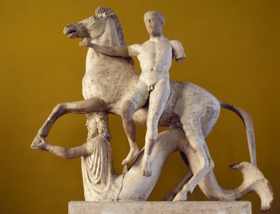 ディオスクーロとトリトンに支えられた馬 パリアン大理石 イタリア、カラブリア州ロクリのマラサ地区神殿の西側ファサードの彫刻装飾 ギリシア文明時代、紀元前5～4世紀 作： Greek