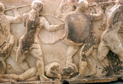 パトロクロスの遺体をめぐって戦い、シフニアントレジャリーからのフリーズ、紀元前525年頃（大理石） 作： Greek