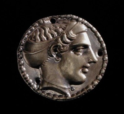 金製アップリケのサコスを被った女性頭部（ケルチ出土） 5世紀（金 作： Greek