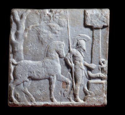 ギリシア美術：馬を連れた騎手の装飾を施した大理石の石碑、紀元前2世紀末～1世紀初め、おぼろげながら52x52x9cm Mantua - Palazzo Ducale, Coll statuaria, inv n 6669 - ギリシア美術：騎手と馬を表現したレリーフを施した大理石の石碑、紀元前2世紀～1世紀（52． 作： Greek