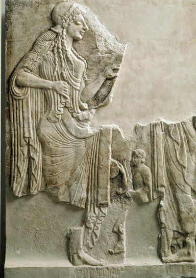 ギリシャのアンティキテ。"女神アテナに生け贄を捧げる一家" 低層レリーフ。紀元前550年。アテネのアクロポリスよりアテネ、アクロポリス博物館 作： Greek