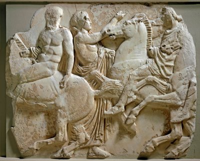 ギリシャの芸術。パルテノン神殿の「騎馬像」フリーズ。大理石のレリーフ・ストッキング。紀元前447-432年。アテネ、アクロポリス博物館 作： Greek