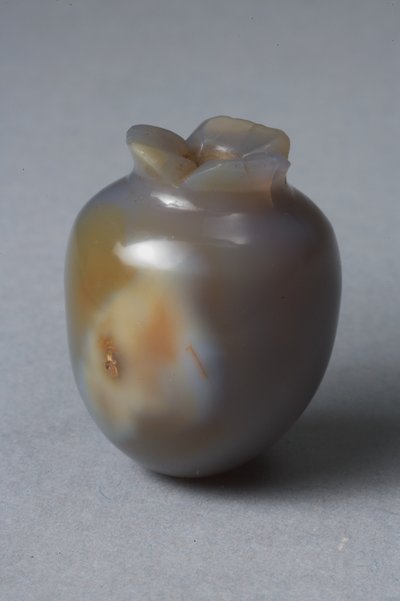 果実の形のヘレニズム時代の器（玉髄） 作： Greek