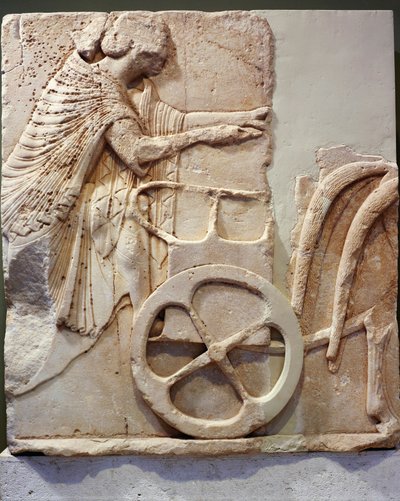 戦車に乗るレーサーのレリーフ 紀元前520年（大理石 作： Greek