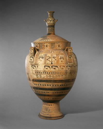 蓋付きのテラコッタクラテルに小さな水がめを載せたものc。紀元前750〜740年（テラコッタ） 作： Greek