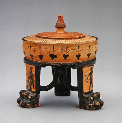 三脚型エグザレイプトロン、ボイオティア派、前500年頃（陶製） 作： Greek