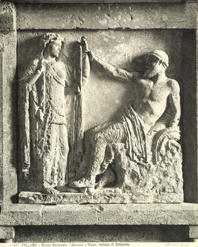 ゼウスとヘラ」シチリア島セリヌンテのE神殿のメトープ（大理石）（モノクロ写真 作： Greek