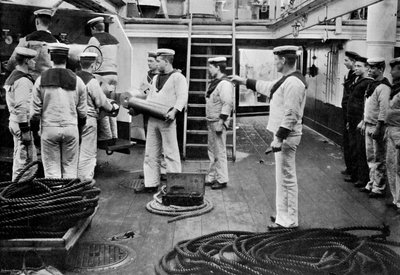 戦艦HMS解像度1896に搭載された6インチの速射砲を備えたドリルで。 作： Gregory and Co