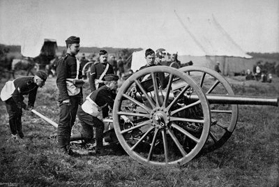 12ポンド砲を備えた野戦砲の砲手、1895年 作： Gregory and Co