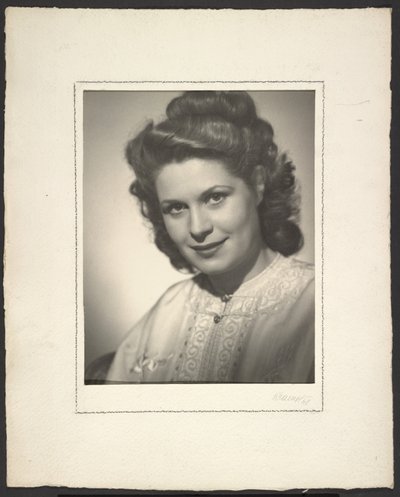 [女性の肖像］ 作： Günther Krampf