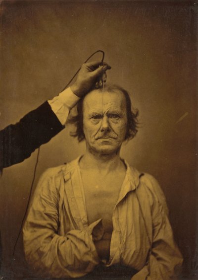 注意（左）; 厳しさ、攻撃性（右） 作： Guillaume Benjamin Amant Duchenne