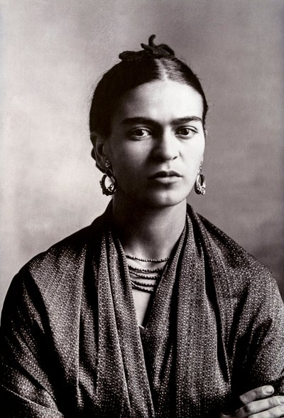 フリーダカーロの肖像、1932年 作： Guillermo Kahlo