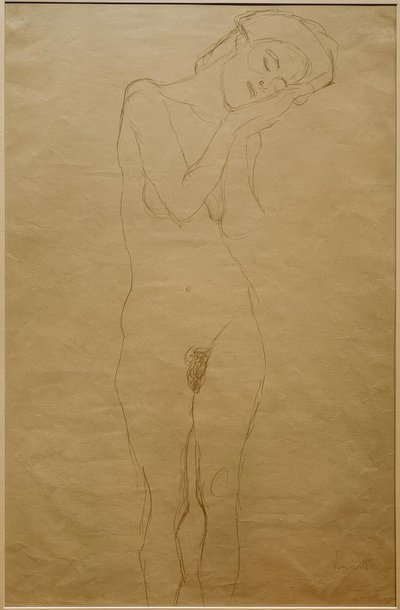 正面から少女ヌード、頬に手を当てる 作： Gustav Klimt