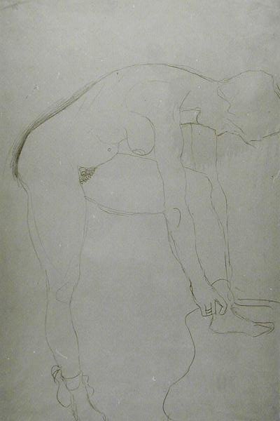 脚を上げて立つヌード」1907年頃（和紙に鉛筆）（モノクロ写真 作： Gustav Klimt