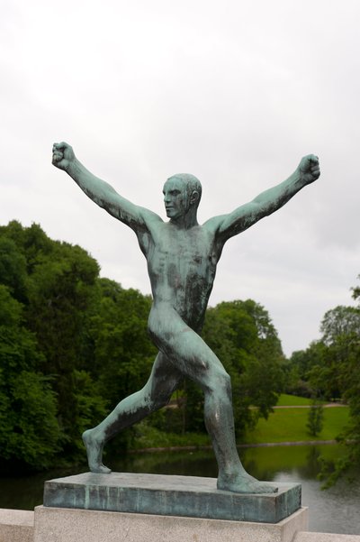 ノルウェー、オスロ、フログナー公園の「Joyful man」の彫刻（ブロンズ 作： Gustav Vigeland