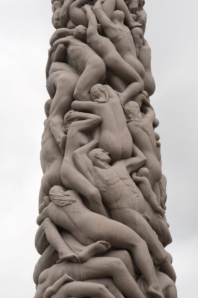ノルウェー、オスロのフログナー公園にある彫刻「People Monolith」（花崗岩 作： Gustav Vigeland