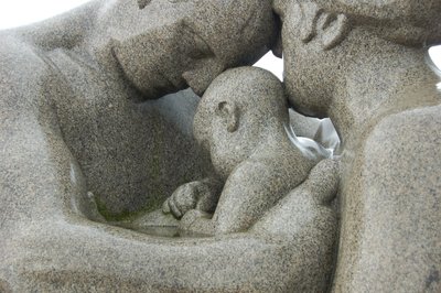 ヴィーゲランド・スカルプチャー・パークの彫刻群（写真 作： Gustav Vigeland