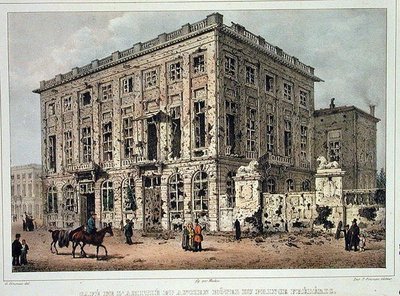 1830年9月23日から26日の戦いの後、ブリュッセルのカフェ・アミティと旧ホテル・デュ・プリンス・フレデリック、ジャン・バティスト・マドゥ（1796-1877）の刻印（カラー・エングレーヴィング）。 作： Gustave Adolphe (after) Simoneau