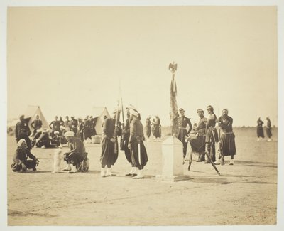 ズアーヴ連隊の掲げられた旗、カンプ・ド・シャロン 作： Gustave Le Gray