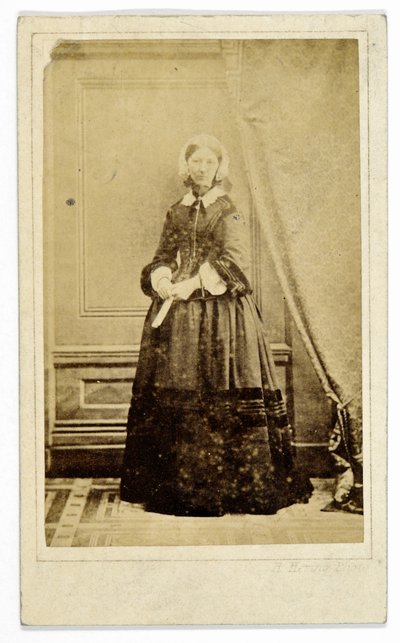 フローレンスナイチンゲールの名刺、1858年頃（bw写真） 作： H. Hering