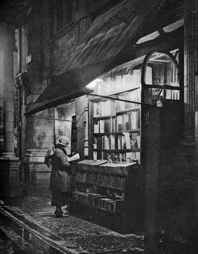 ブルームズベリー、ロンドン、1926-1927の書店。 作： H. W. Fincham