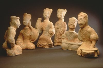 ミュージシャン、ダンサー、使用人のグループ（テラコッタ） 作： Han Dynasty Chinese School