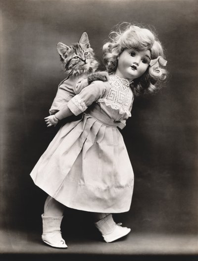 キティーシリーズ人形に乗る 1914年頃 （シルバープリント） 作： Harry Whittier Frees