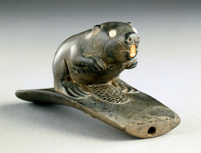 ビーバーエフィジープラットフォームパイプ、100 BC-200 AD（パイプストーン、パール、ボーン） 作： Havana Hopewell culture