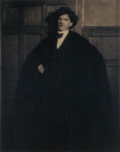 アルフレッド・スティーグリッツ（1864-1946）の肖像（モノクロ写真） 作： Heinrich Kuhn