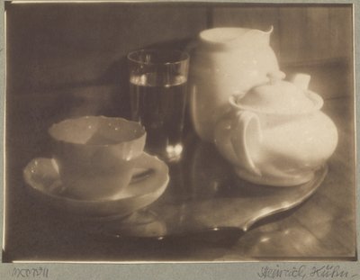 [茶の静物、バージョンIII］ 作： Heinrich Kuhn